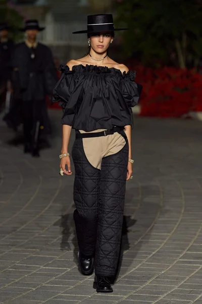 Look 73